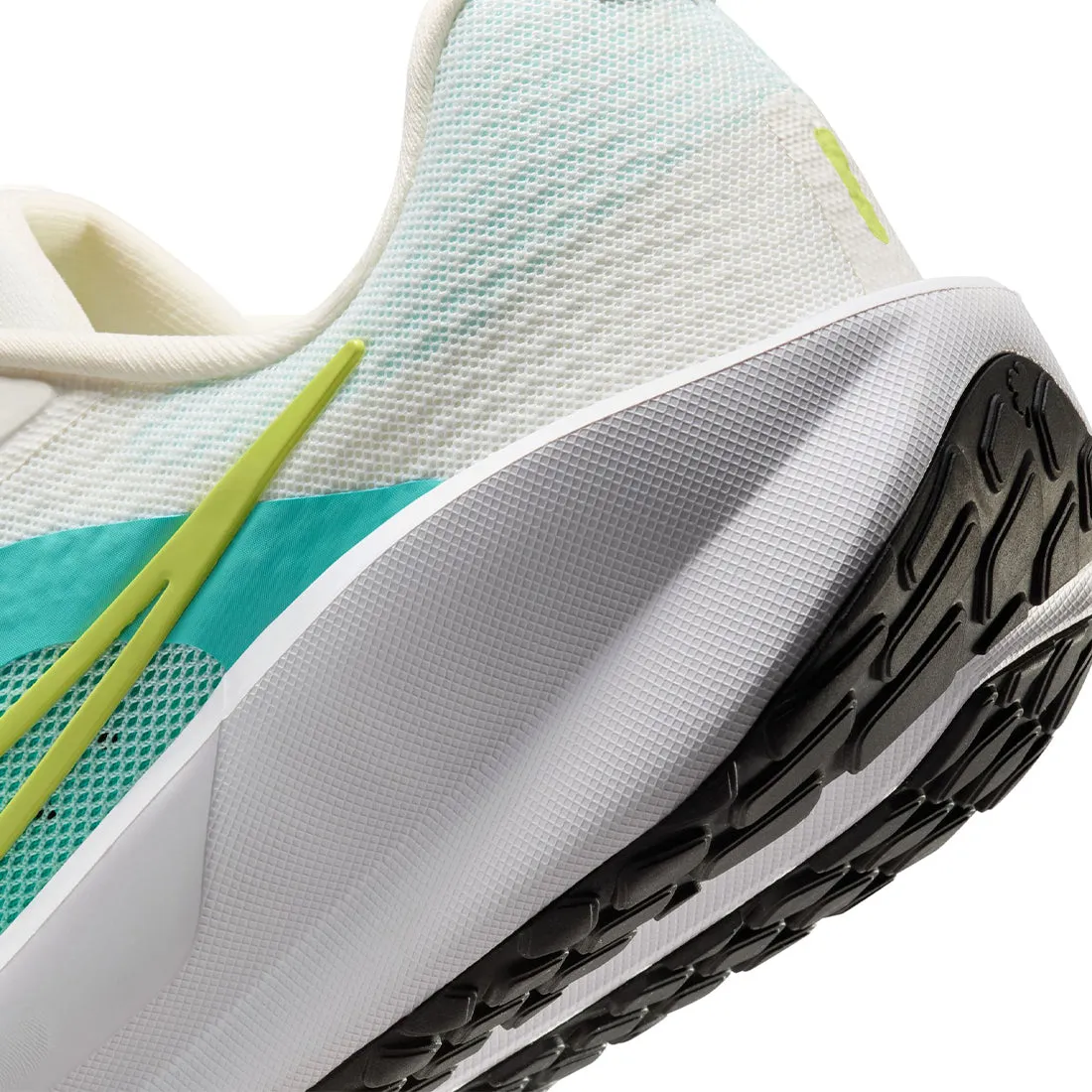 Nike Downshifter 13 Men's Road Running Shoes White Green