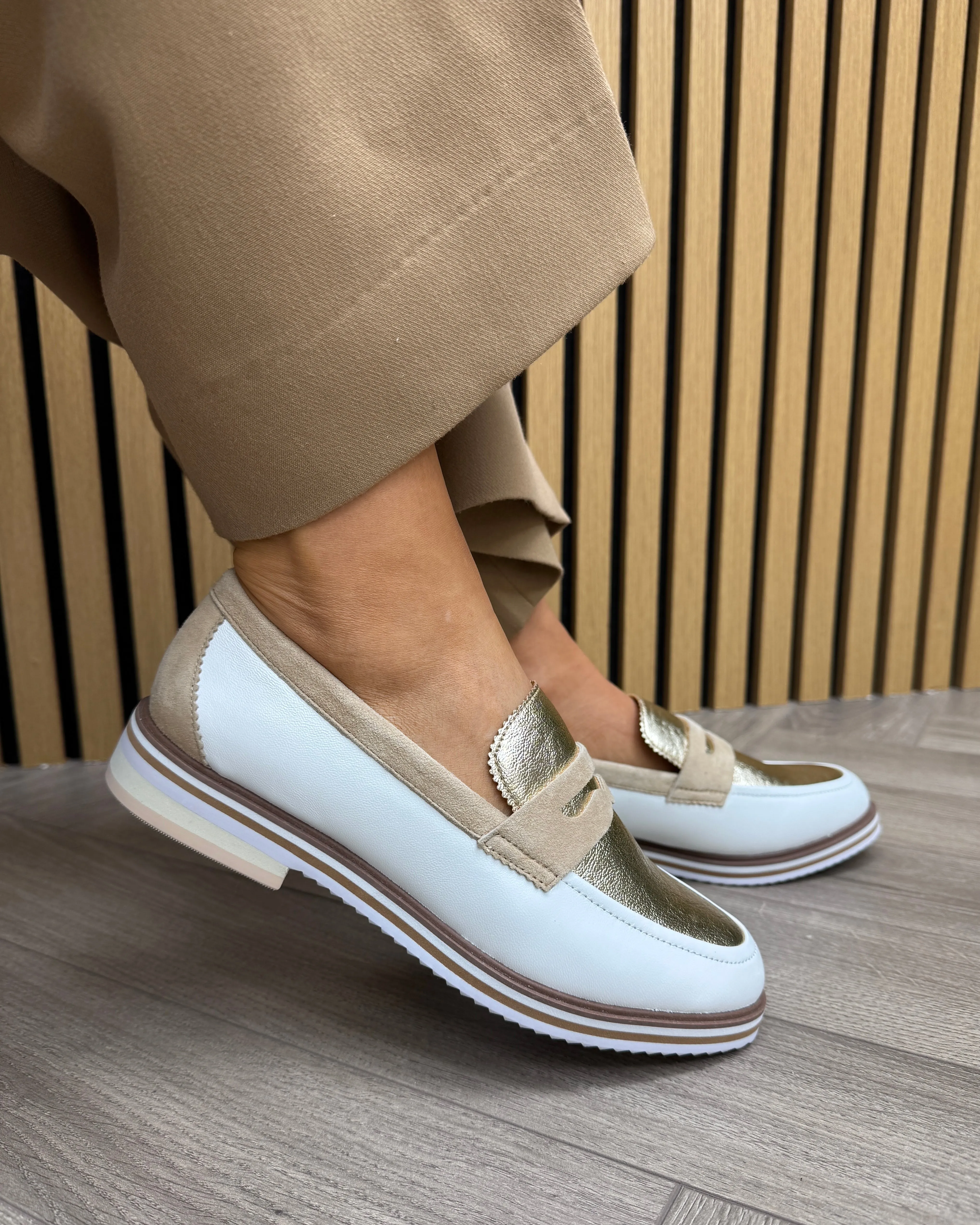 Regarde De Ciel Dalma 7600 Loafer with Metallic Insert (R7)- White/Gold/Desert